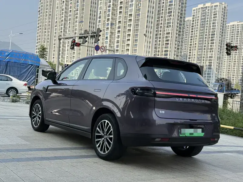 2025 Leapmotor B10 с пробегом 20 000 км