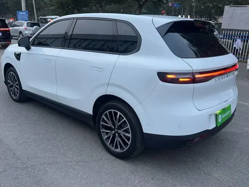2025 Leapmotor B10 с пробегом 25 000 км