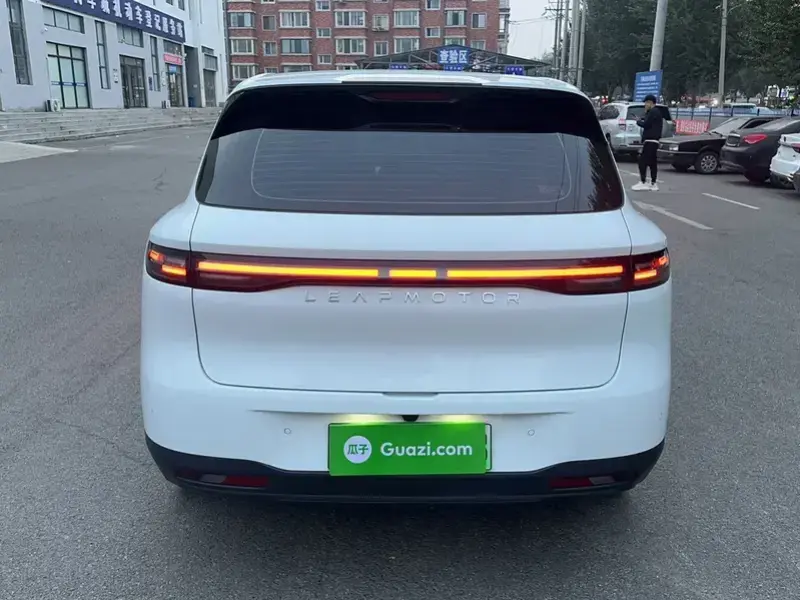 2025 Leapmotor B10 с пробегом 25 000 км