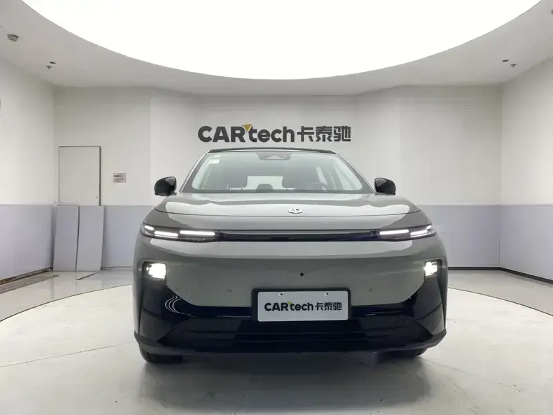 2025 Leapmotor B10 с пробегом 100 км