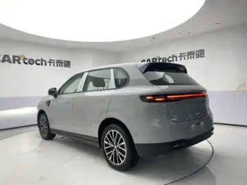 2025 Leapmotor B10 с пробегом 100 км