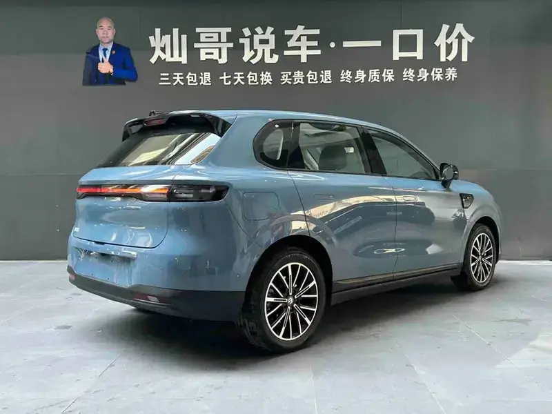 2025 Leapmotor B10 с пробегом 15 000 км