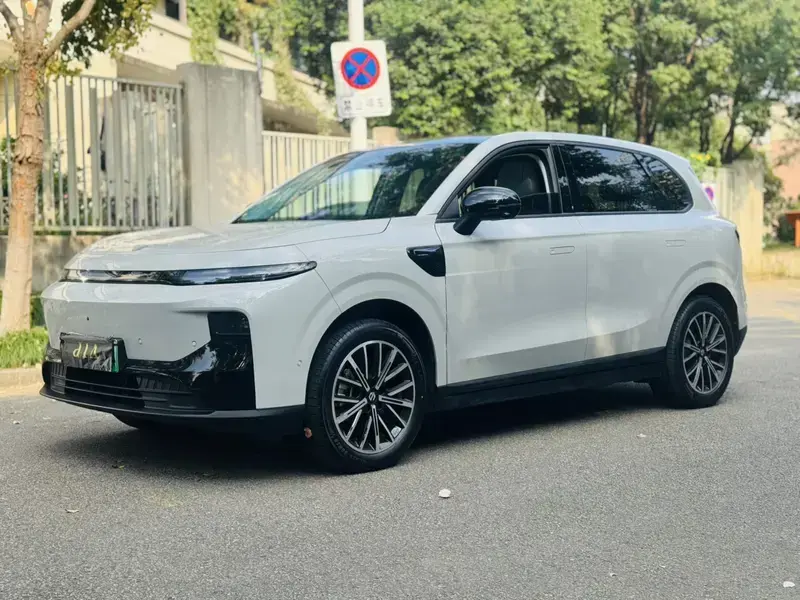 2025 Leapmotor B10 с пробегом 17 200 км