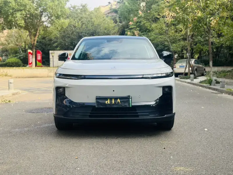 2025 Leapmotor B10 с пробегом 17 200 км