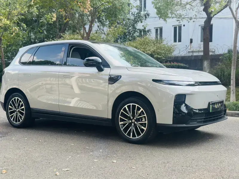 2025 Leapmotor B10 с пробегом 17 200 км