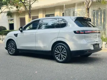 2025 Leapmotor B10 с пробегом 17 200 км
