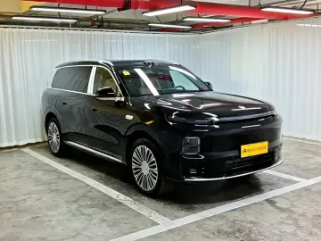 2026 Leapmotor D19 с пробегом 400 км