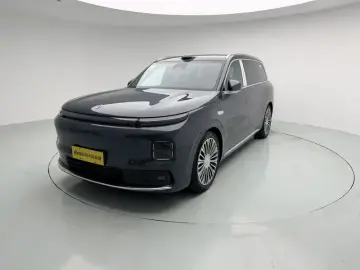 2026 Leapmotor D19 с пробегом 300 км