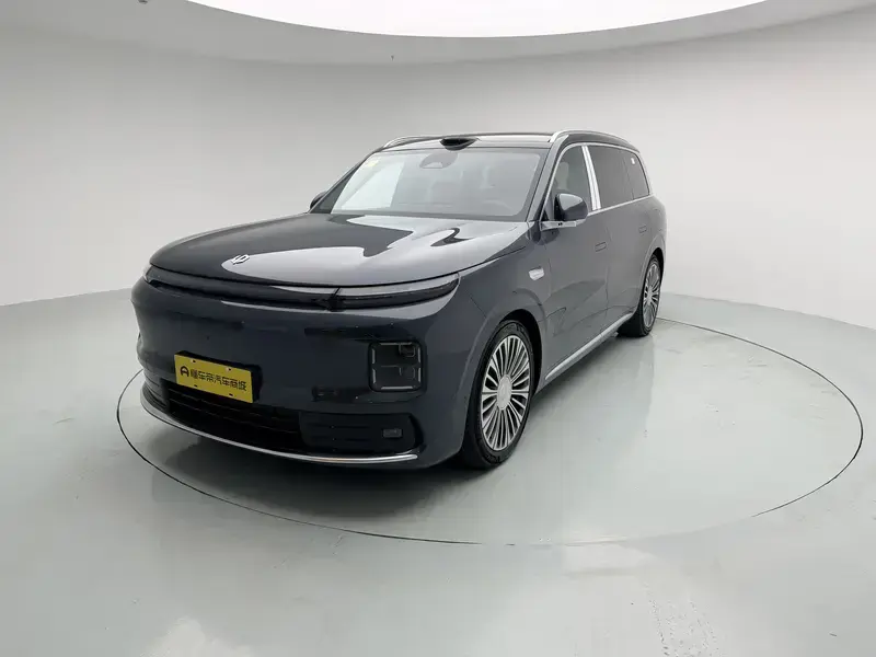 2026 Leapmotor D19 с пробегом 300 км