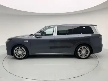 2026 Leapmotor D19 с пробегом 300 км
