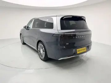 2026 Leapmotor D19 с пробегом 300 км