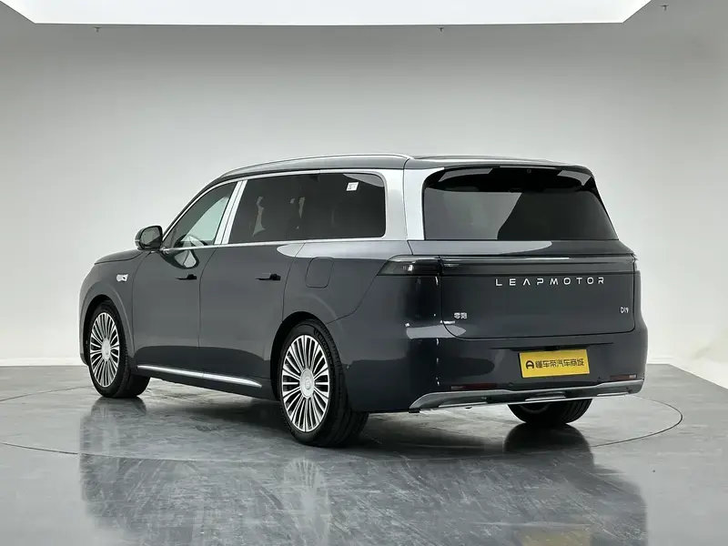 2026 Leapmotor D19 с пробегом 200 км