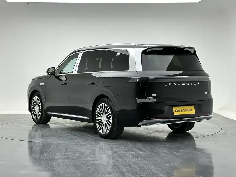 2026 Leapmotor D19 с пробегом 100 км