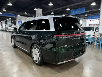 2026 Leapmotor D19 с пробегом 8 000 км