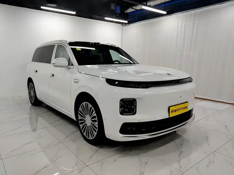 2026 Leapmotor D19 с пробегом 800 км