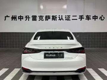 2025 Lexus ES с пробегом 7 000 км