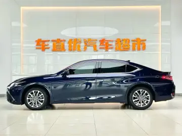2025 Lexus ES с пробегом 8 200 км