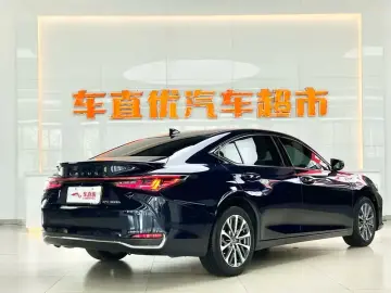 2025 Lexus ES с пробегом 8 200 км