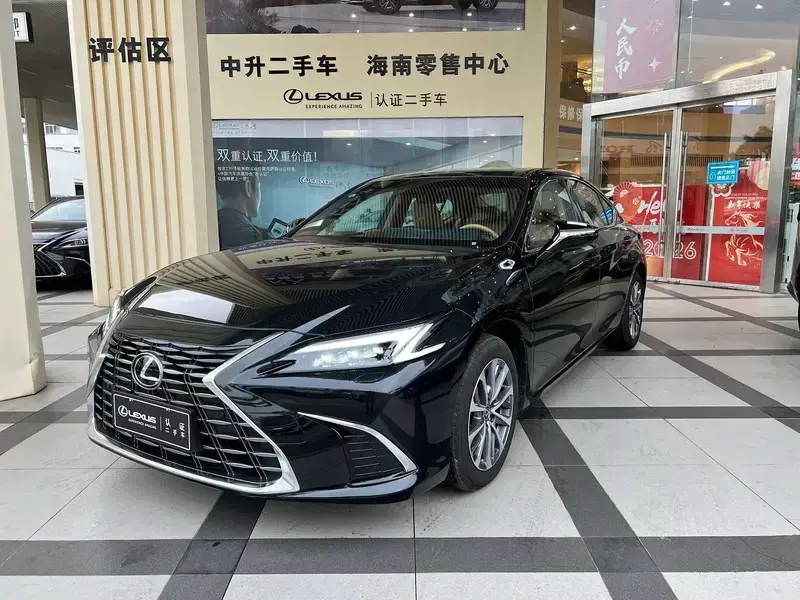 2026 Lexus ES с пробегом 12 000 км