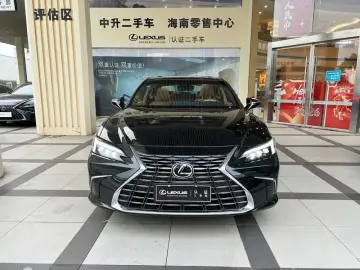 2026 Lexus ES с пробегом 12 000 км