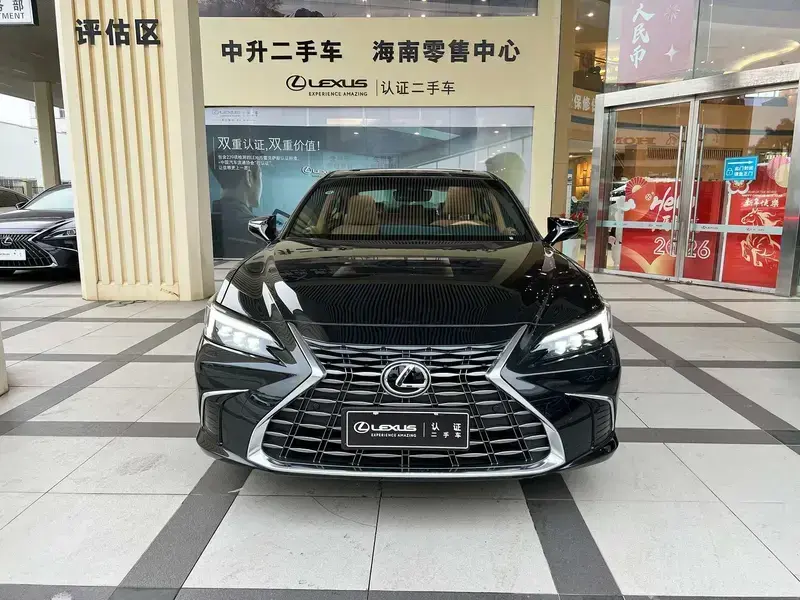 2026 Lexus ES с пробегом 12 000 км