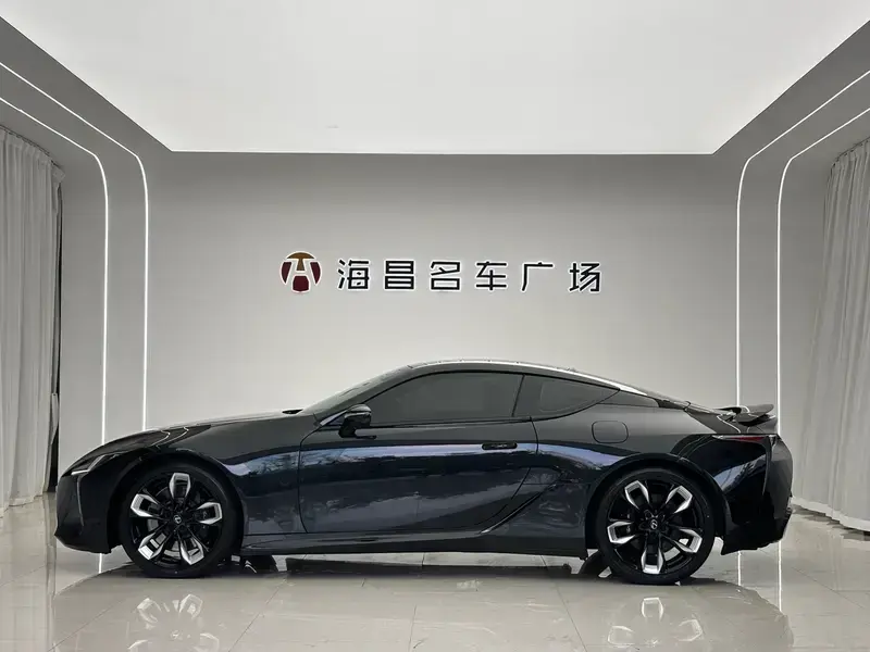 2023 Lexus LC с пробегом 4 000 км