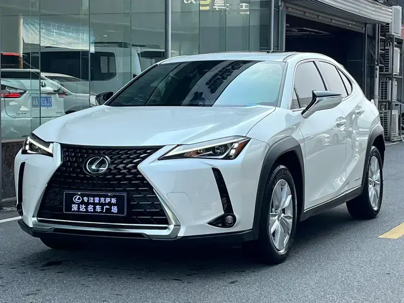 2020 Lexus UX с пробегом 42 000 км