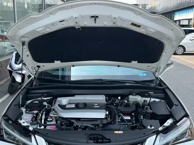 2020 Lexus UX с пробегом 42 000 км