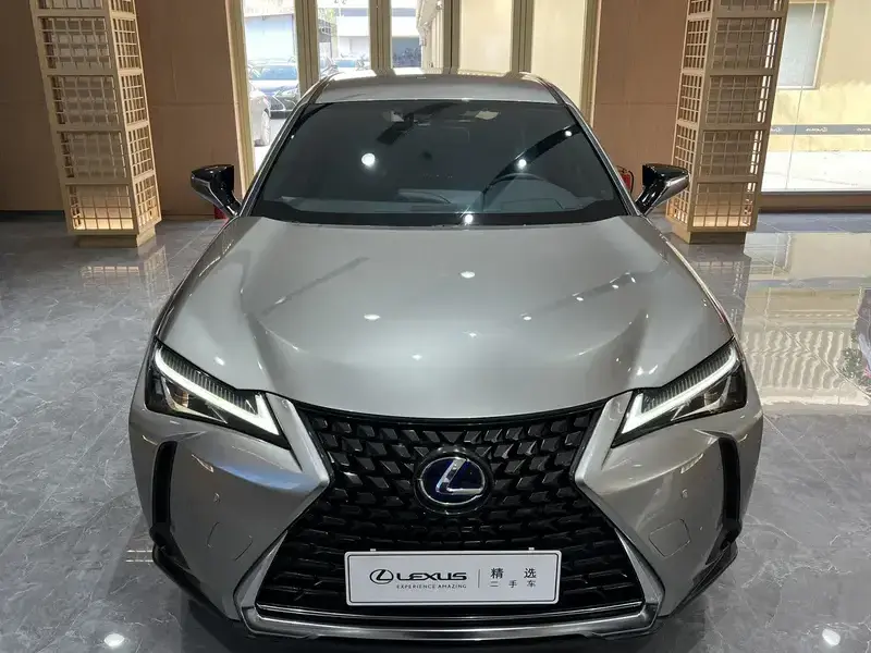 2020 Lexus UX с пробегом 83 000 км