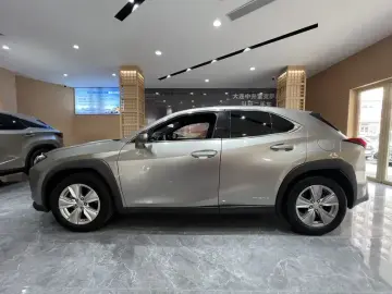 2020 Lexus UX с пробегом 83 000 км