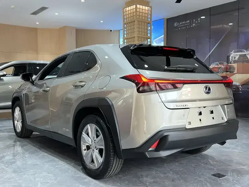 2020 Lexus UX с пробегом 83 000 км