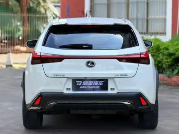 2020 Lexus UX с пробегом 42 000 км