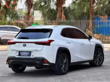 2020 Lexus UX с пробегом 42 000 км