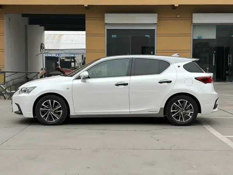 2020 Lexus CT с пробегом 40 000 км