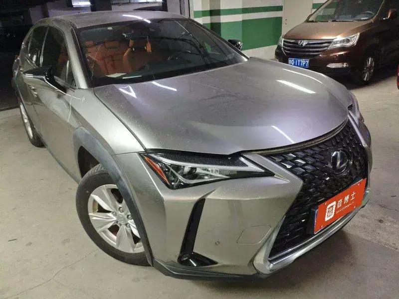 2020 Lexus UX с пробегом 27 800 км