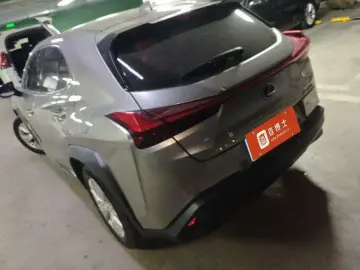 2020 Lexus UX с пробегом 27 800 км