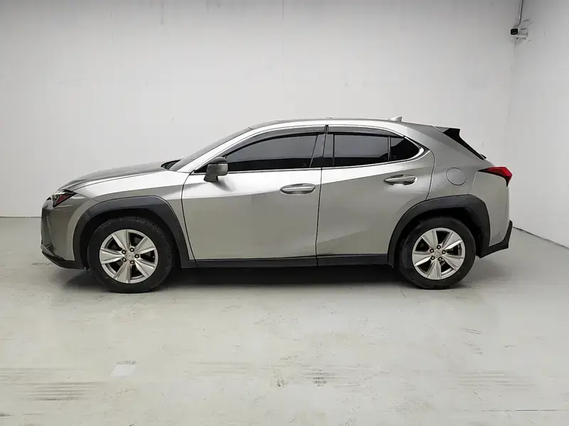 2020 Lexus UX с пробегом 87 800 км
