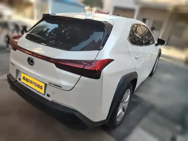 2020 Lexus UX с пробегом 38 400 км