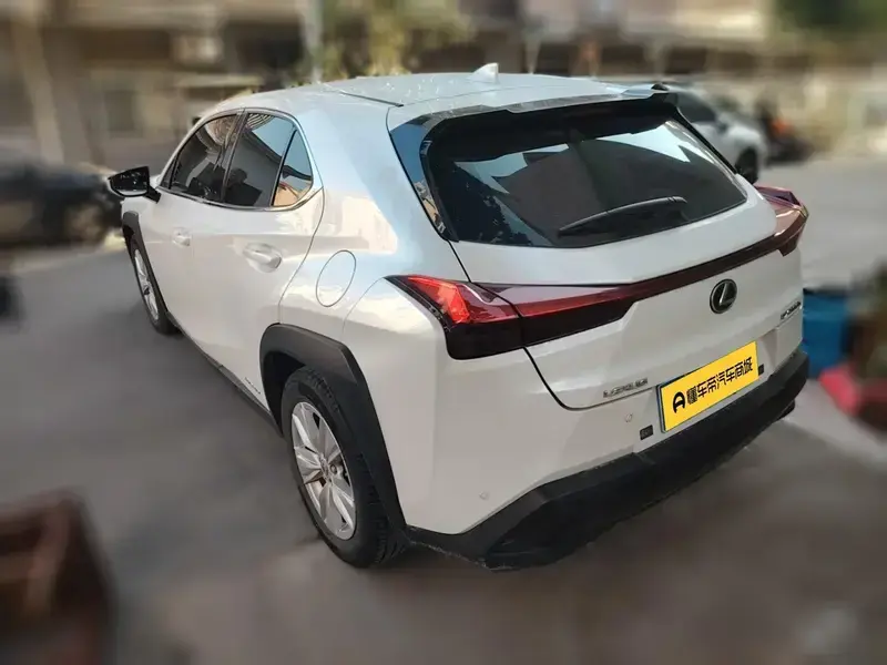 2020 Lexus UX с пробегом 38 400 км