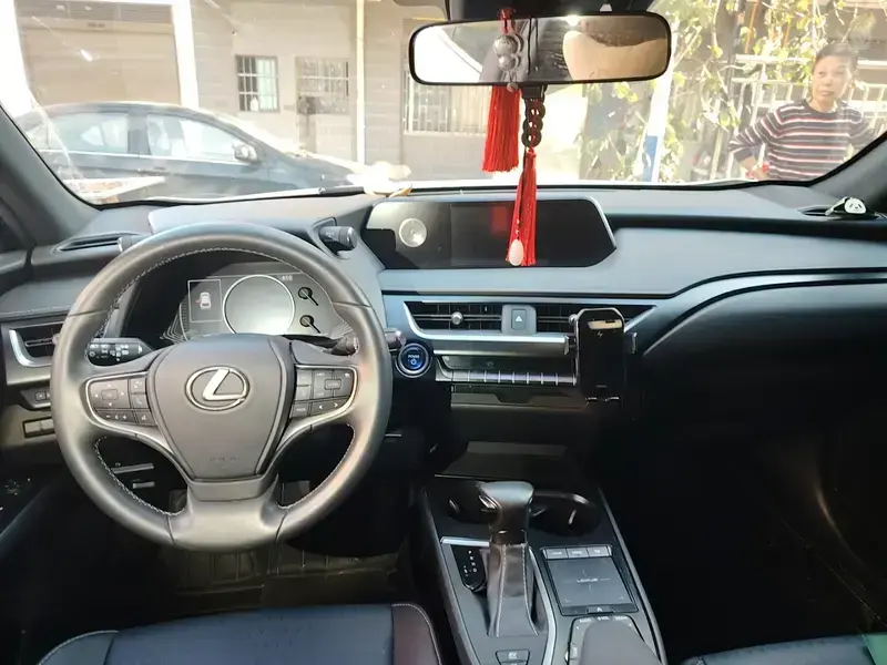 2020 Lexus UX с пробегом 38 400 км