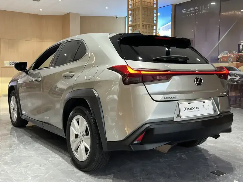 2020 Lexus UX с пробегом 48 000 км