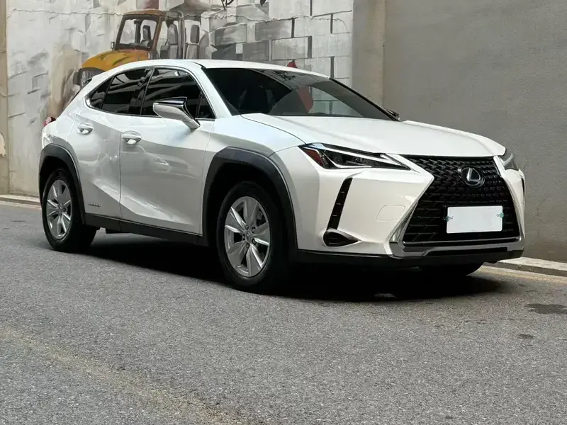 2020 Lexus UX с пробегом 73 000 км