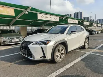 2020 Lexus UX с пробегом 17 000 км