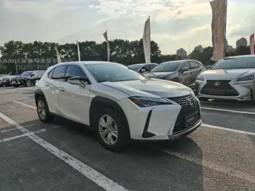 2020 Lexus UX с пробегом 17 000 км