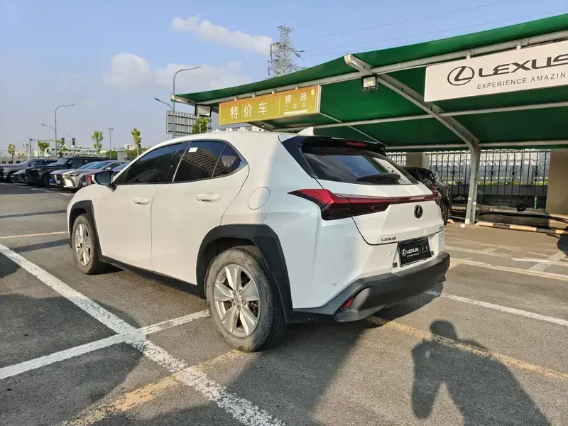 2020 Lexus UX с пробегом 17 000 км