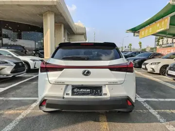 2020 Lexus UX с пробегом 17 000 км