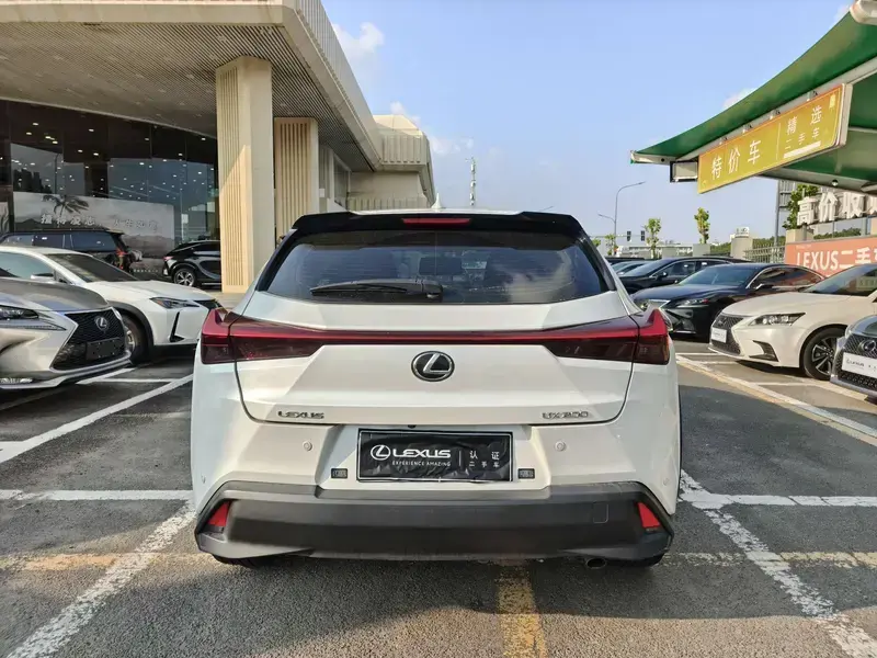 2020 Lexus UX с пробегом 17 000 км