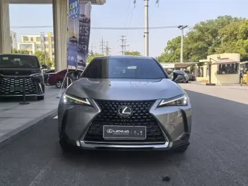 2022 Lexus UX с пробегом 33 000 км