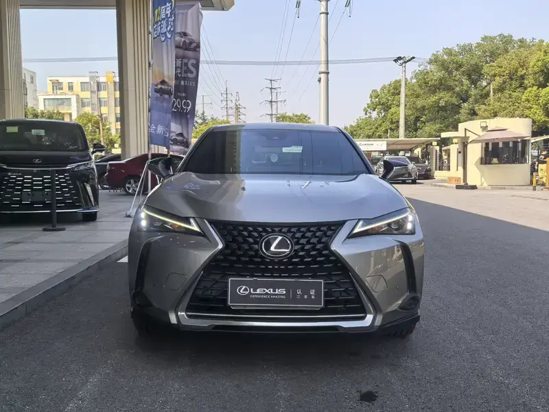 2022 Lexus UX с пробегом 33 000 км