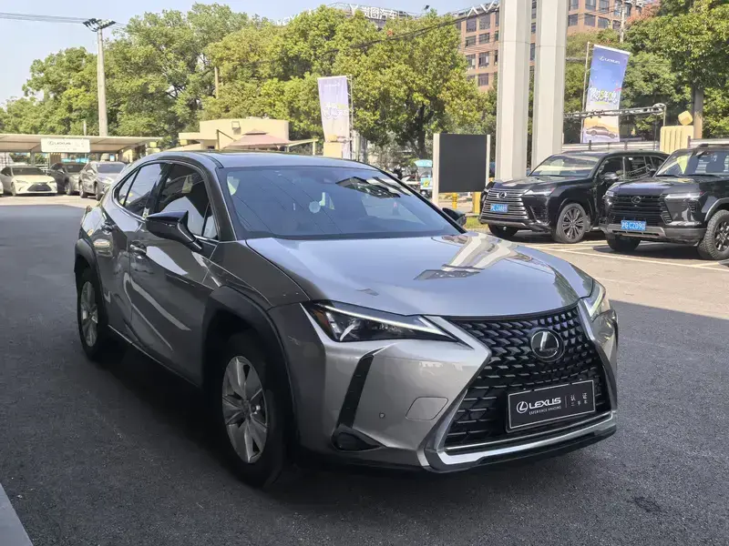2022 Lexus UX с пробегом 33 000 км